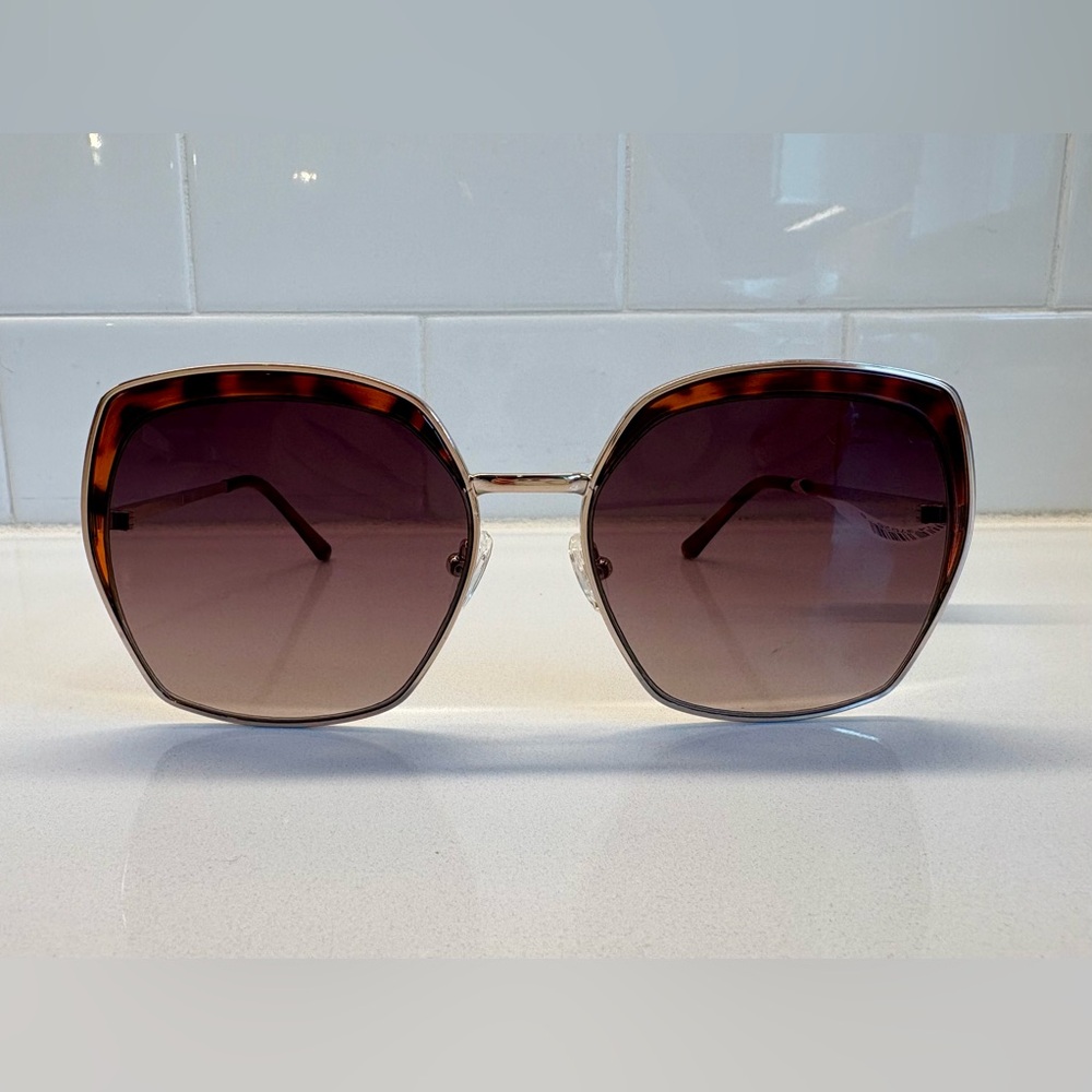 GUESS NWT Women's Sunglasses